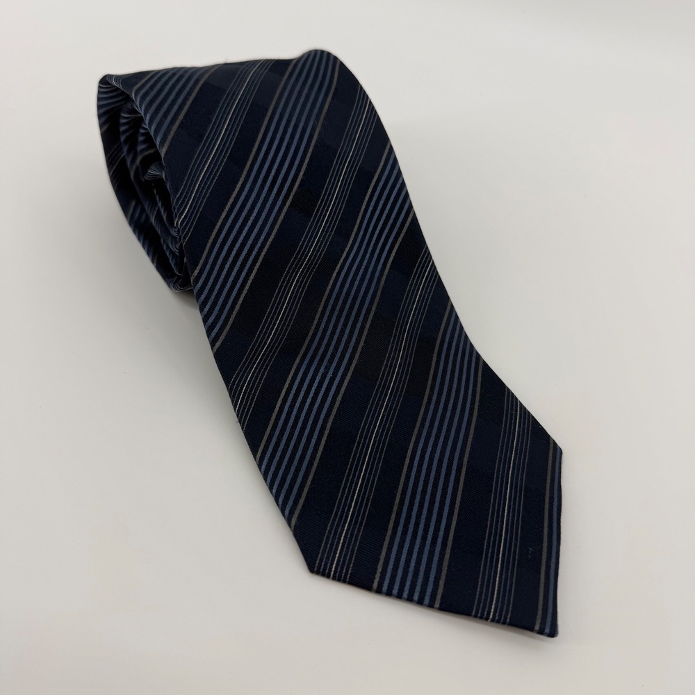 Giorgio Armani Mens Silk Tie Navy Blue Silver Striped Made in Italy 3.75 Inch